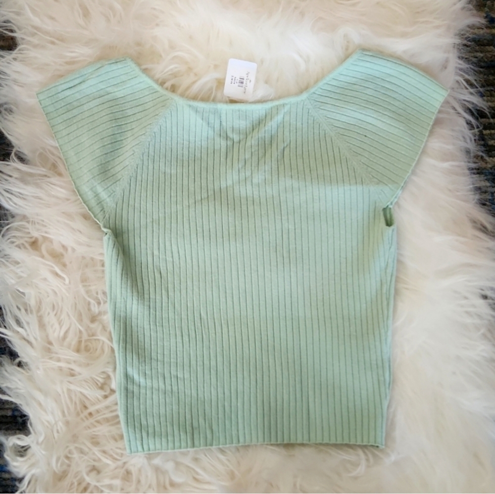 Ribbed Stretch Crop Top - Picture 3 of 6